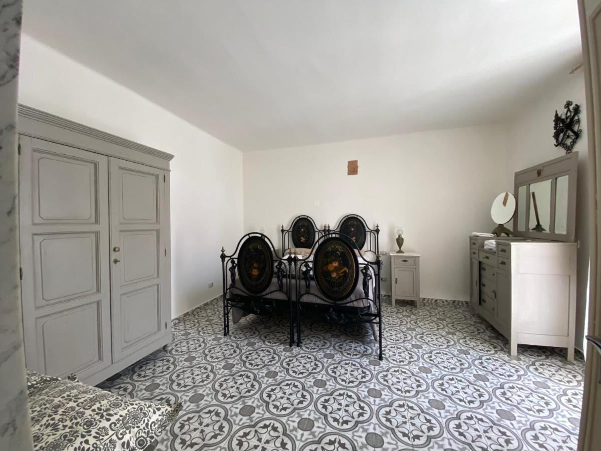 Fiori Catene Tra Le Torri Conversano Buitenkant foto